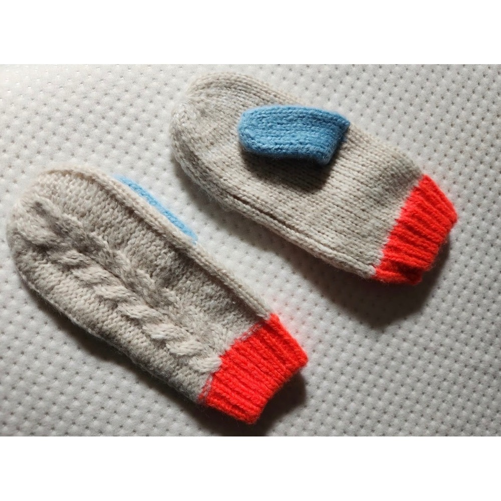Boden Kids Oatmeal Cable Knit Mittens Neon Orange Blue Trim Small NWT C0294